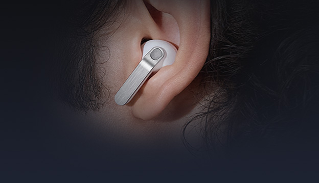 Close-up of a person's ear with a single, white Galaxy Buds4 Pro.